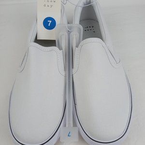 New Women's MILLIE A New Day twin gore Slip-on Sneakers Shoes White Size 7